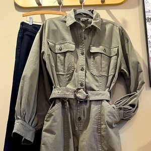 BR Medium Jumpsuit. Olive green. Removable belt. Balloon sleeves. Soft!